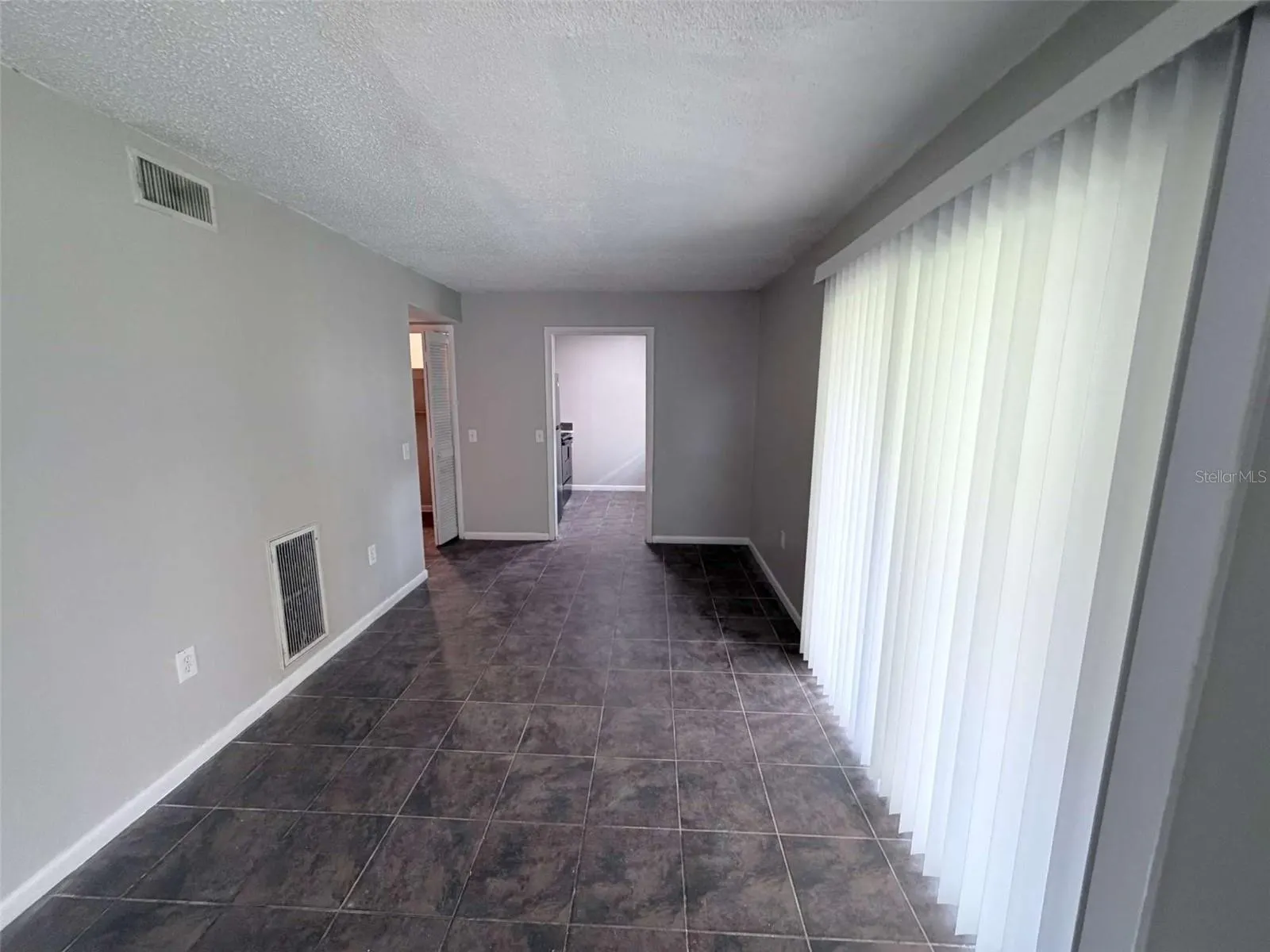 3584 RAINTREE CIR