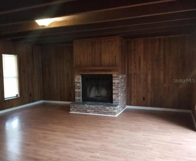 6221 WOODHAVEN DR