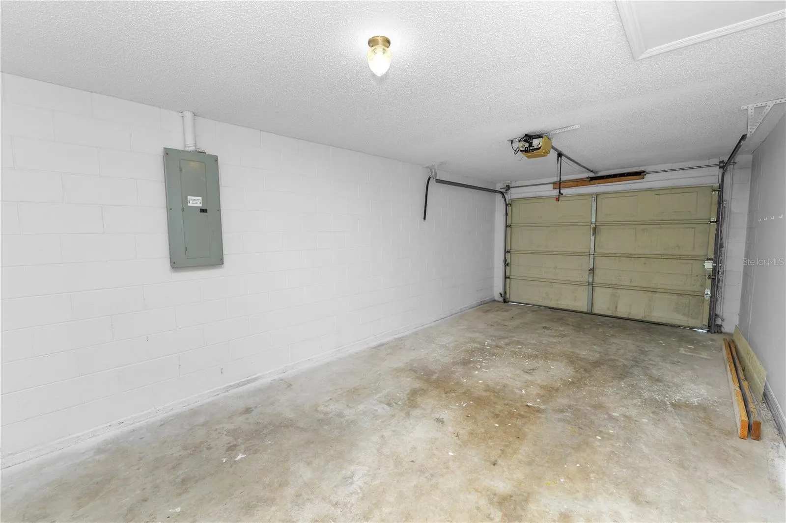 3621 WAYNE RD
