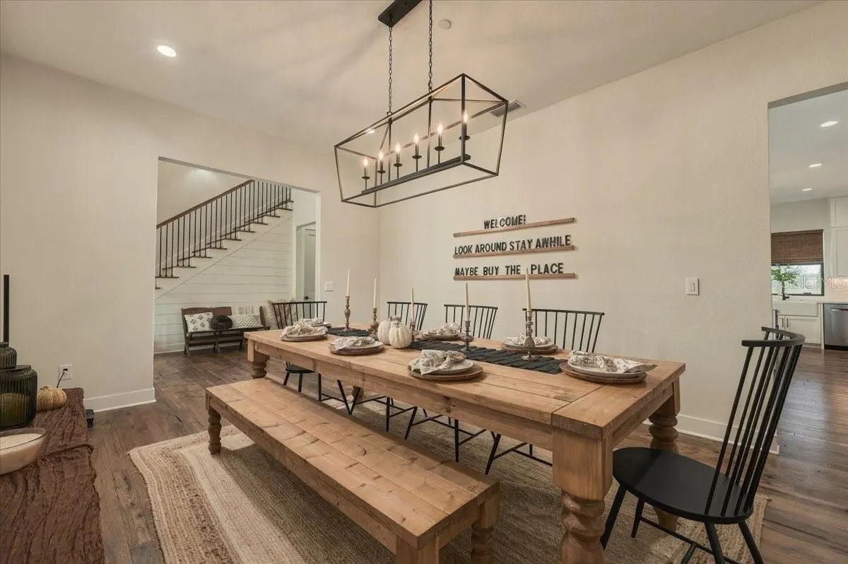 888 TWIN OAKS LN