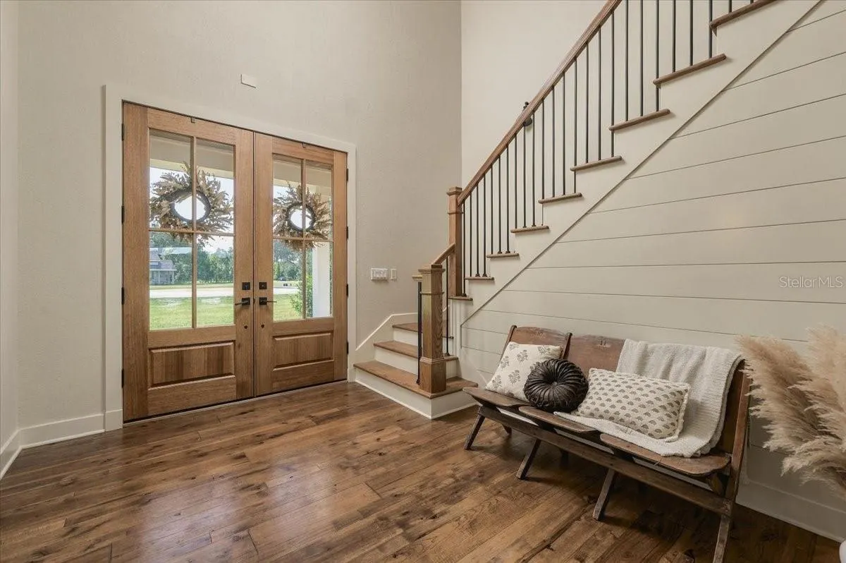 888 TWIN OAKS LN