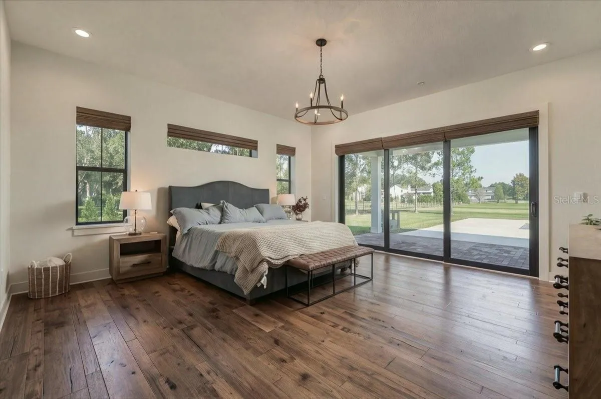 888 TWIN OAKS LN