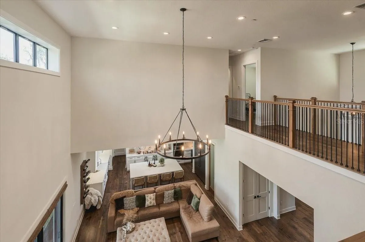 888 TWIN OAKS LN