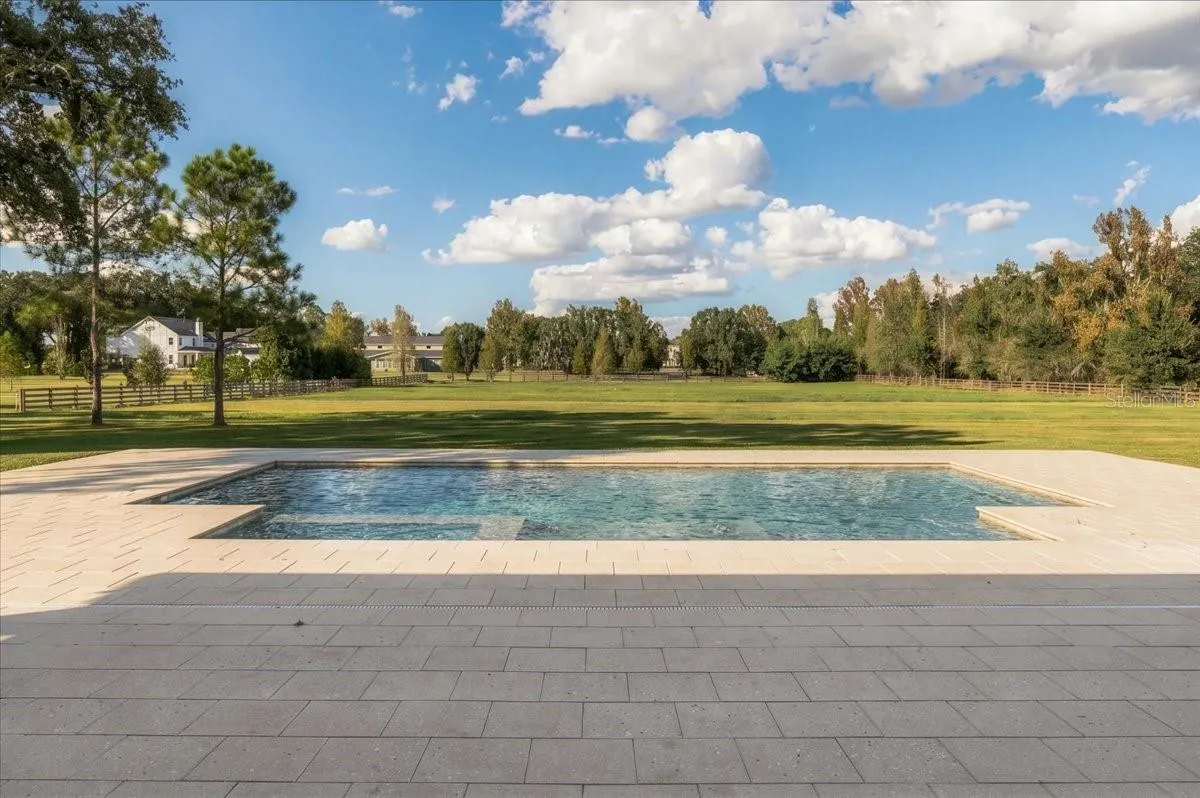 888 TWIN OAKS LN