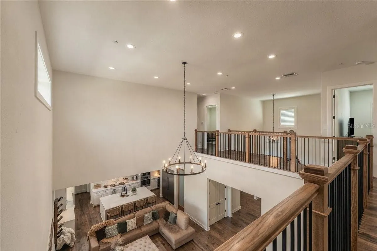 888 TWIN OAKS LN