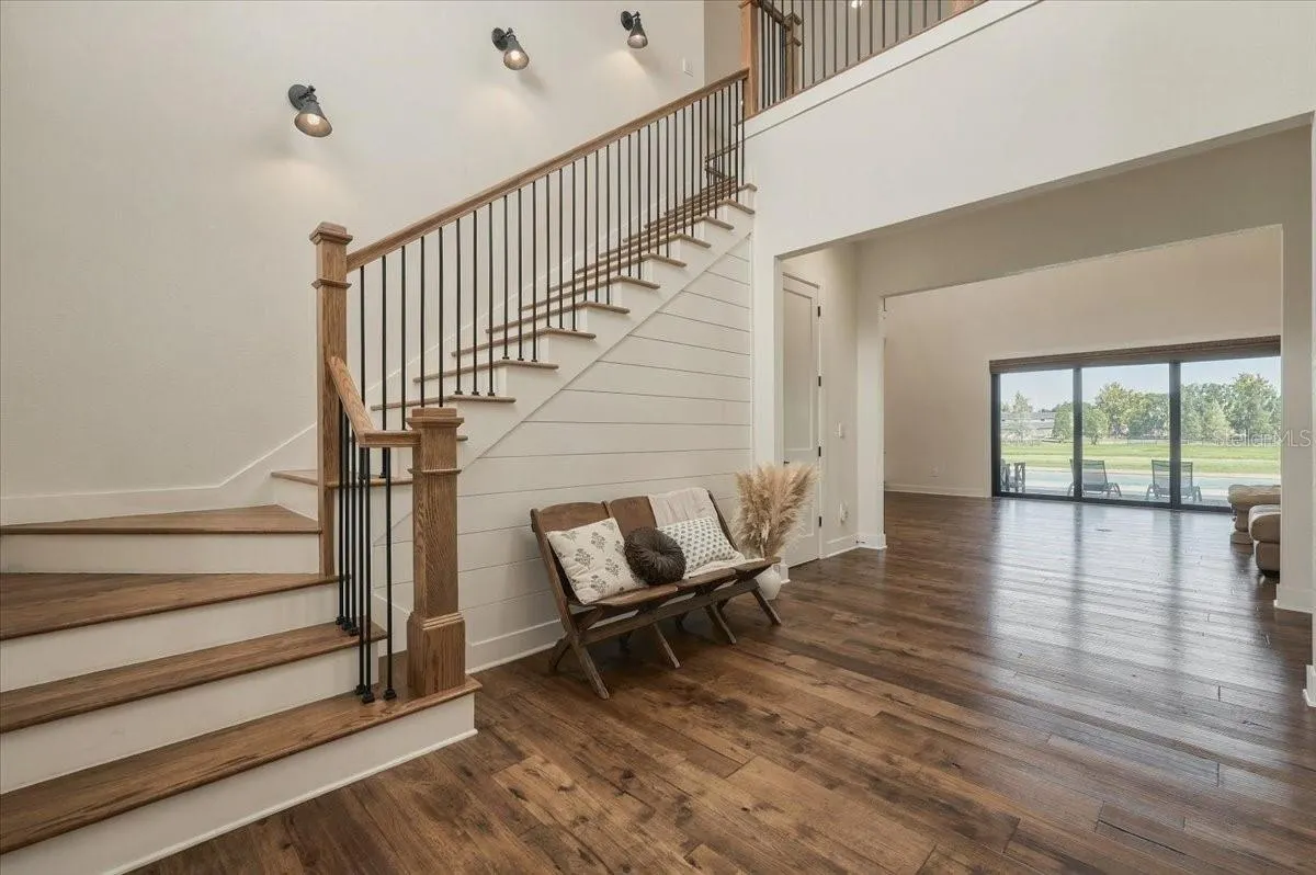 888 TWIN OAKS LN