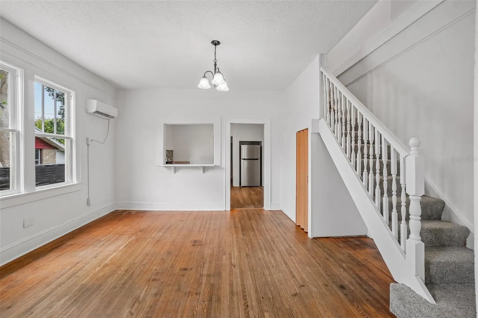 1533 E ELM RD