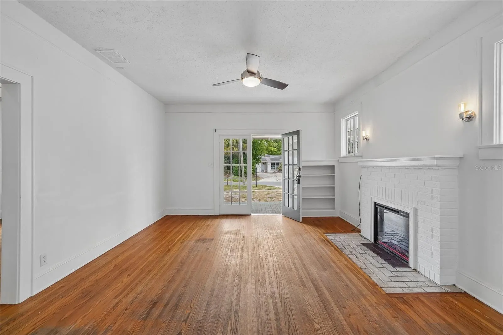 1533 E ELM RD