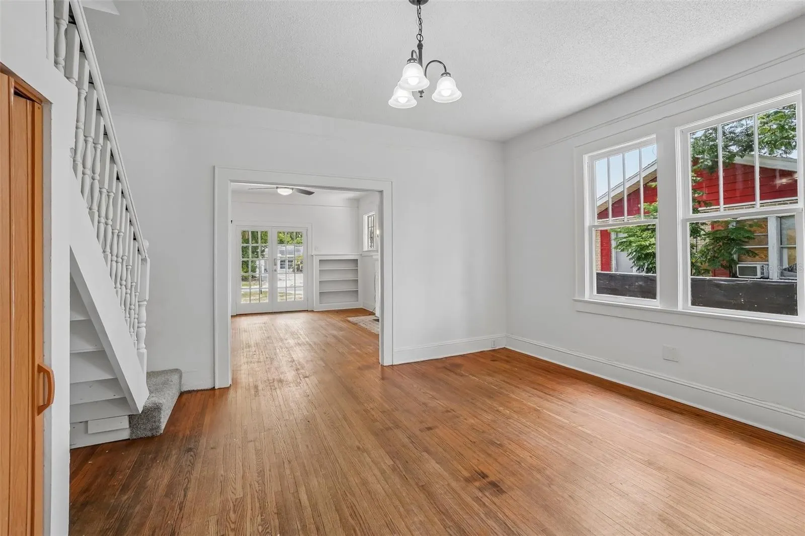 1533 E ELM RD