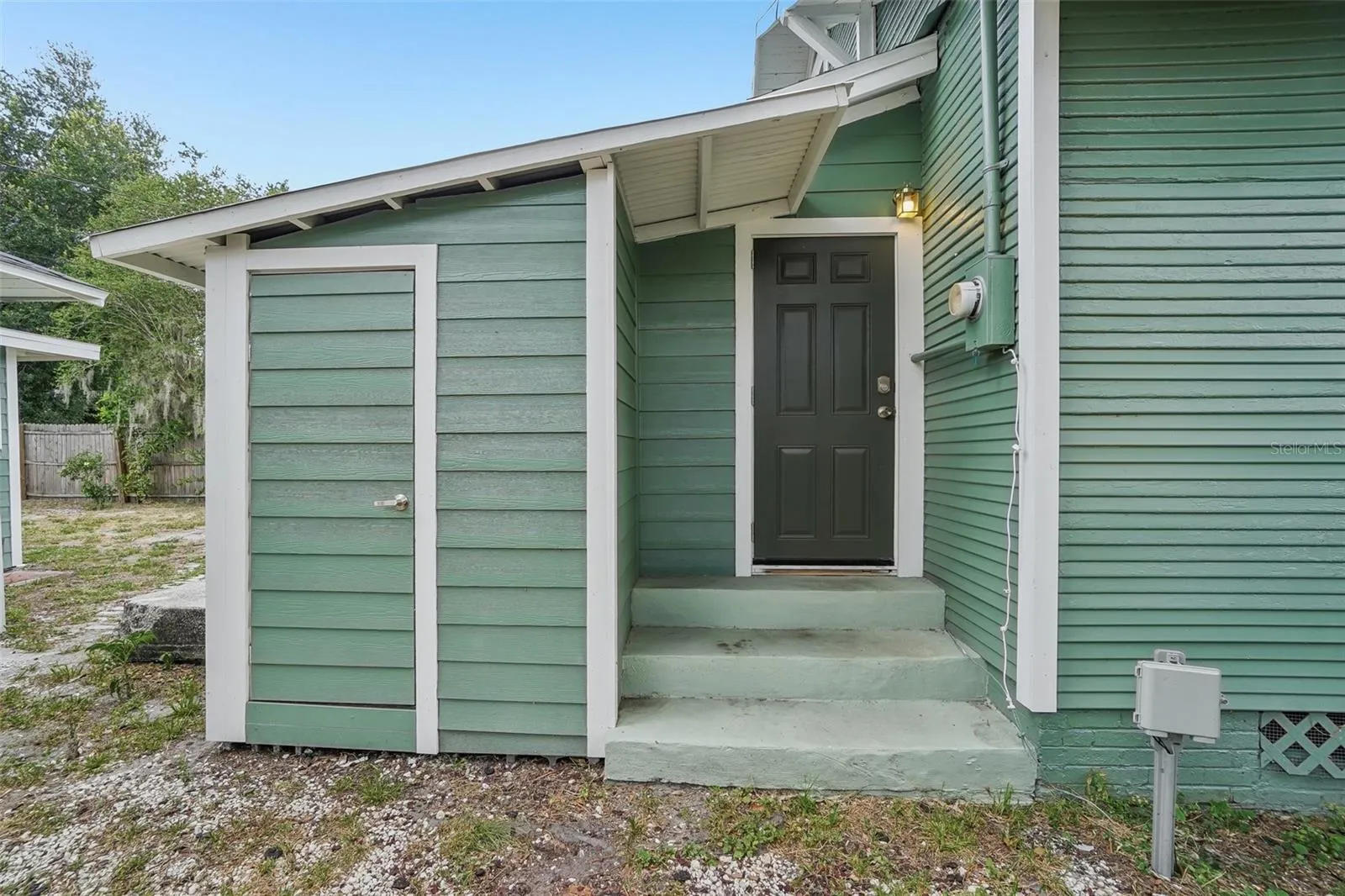 1533 E ELM RD