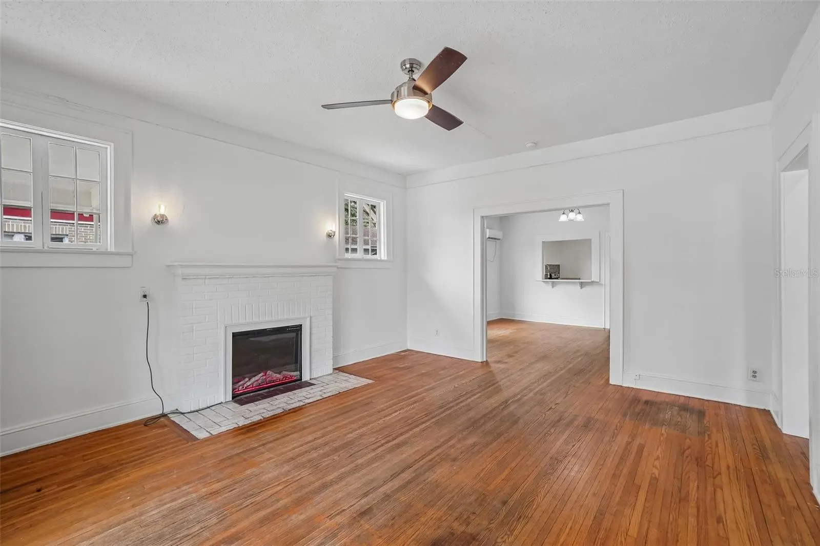 1533 E ELM RD