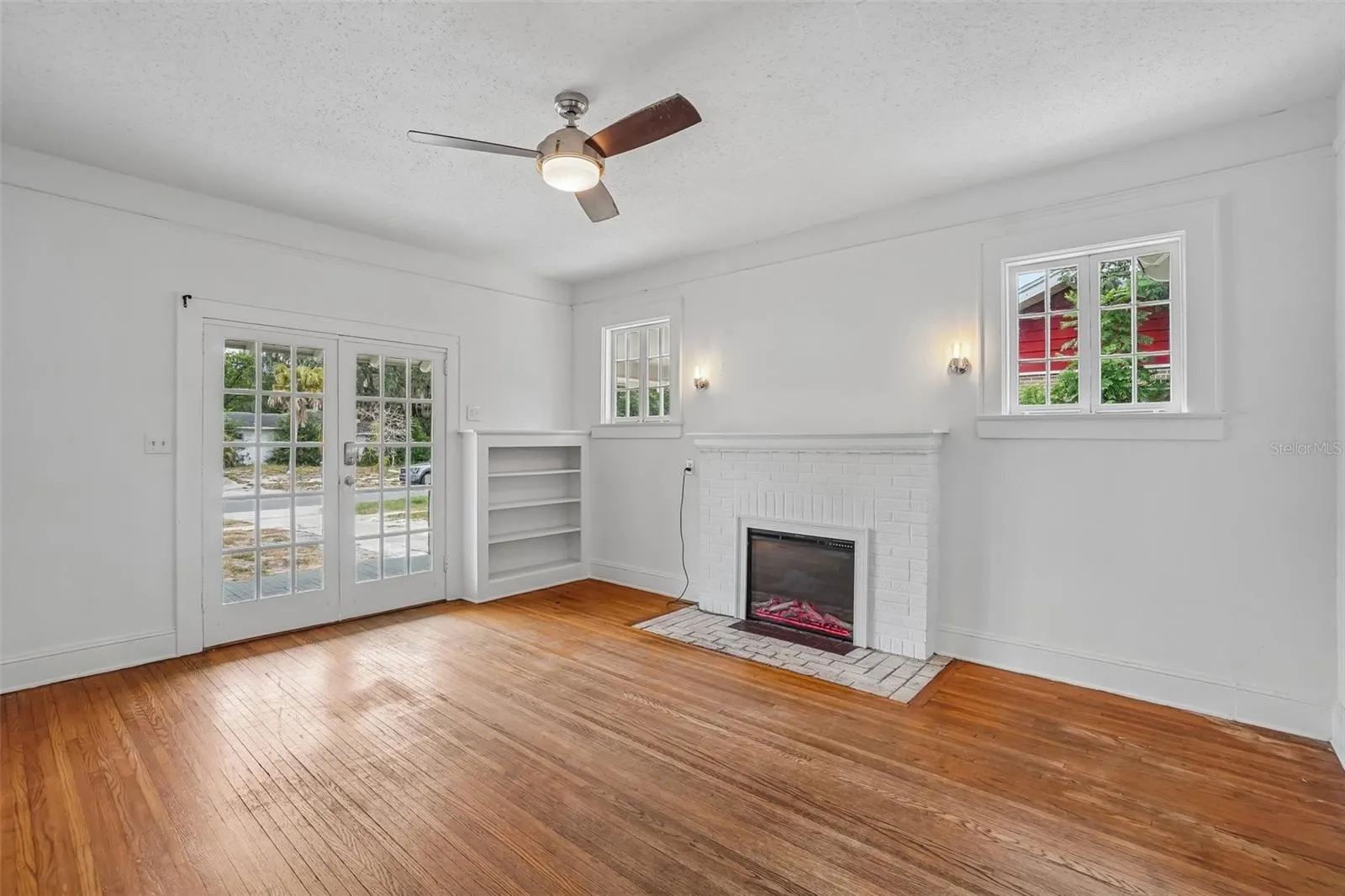 1533 E ELM RD