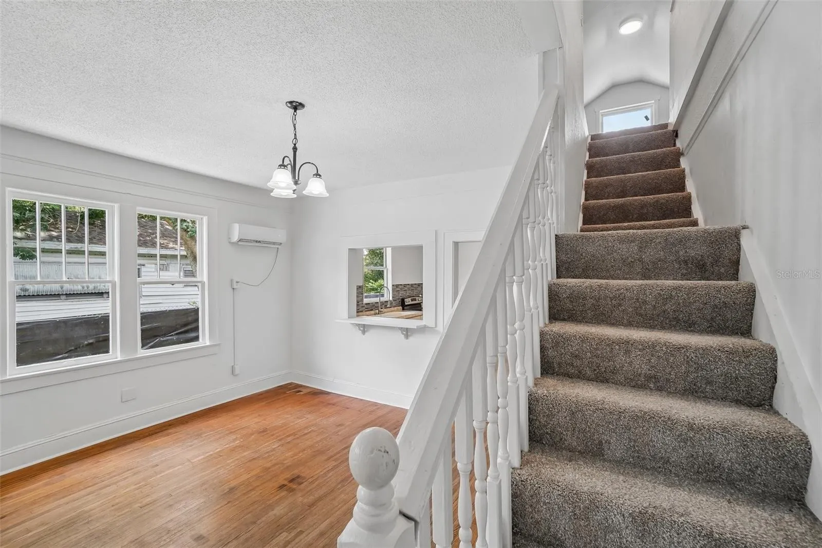 1533 E ELM RD
