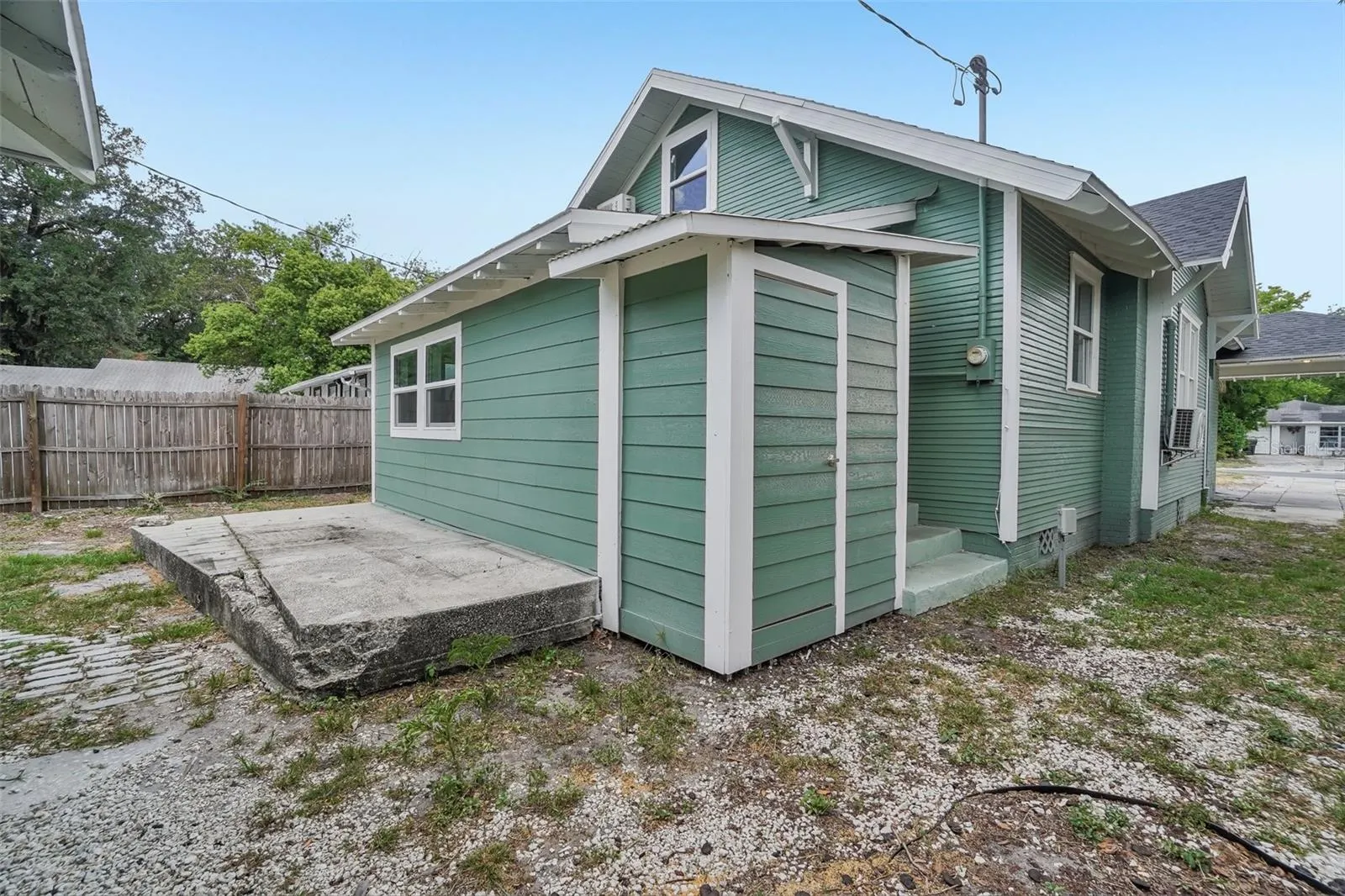 1533 E ELM RD