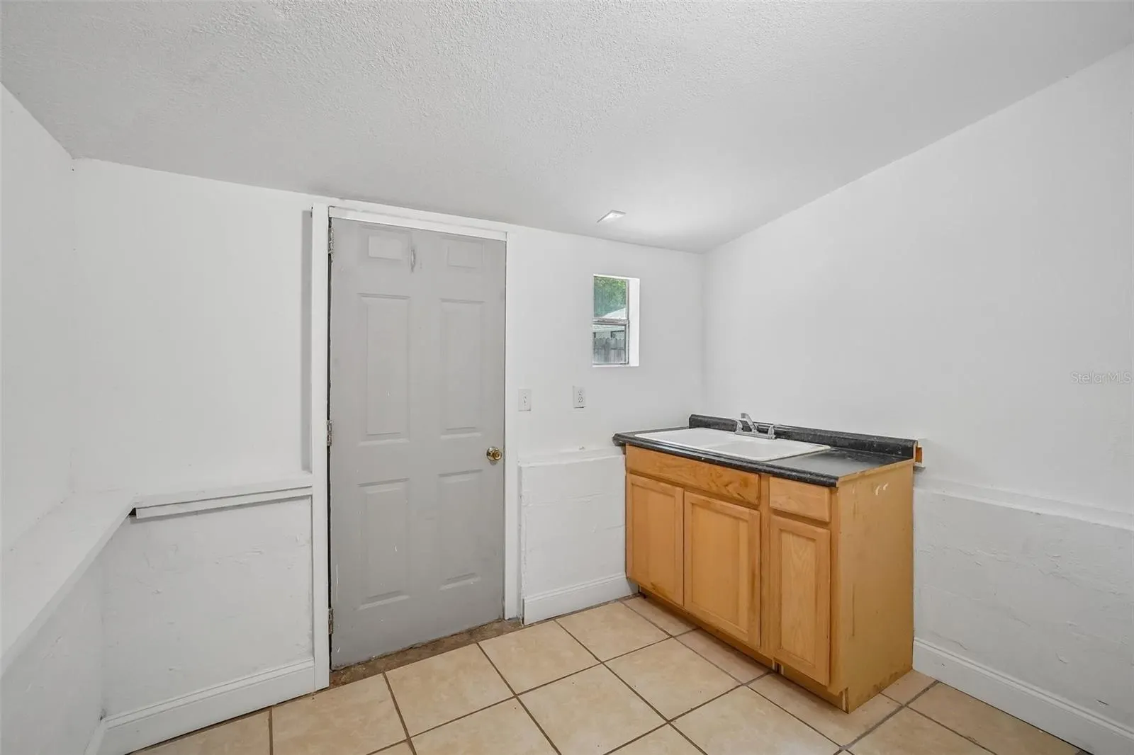 1533 E ELM RD