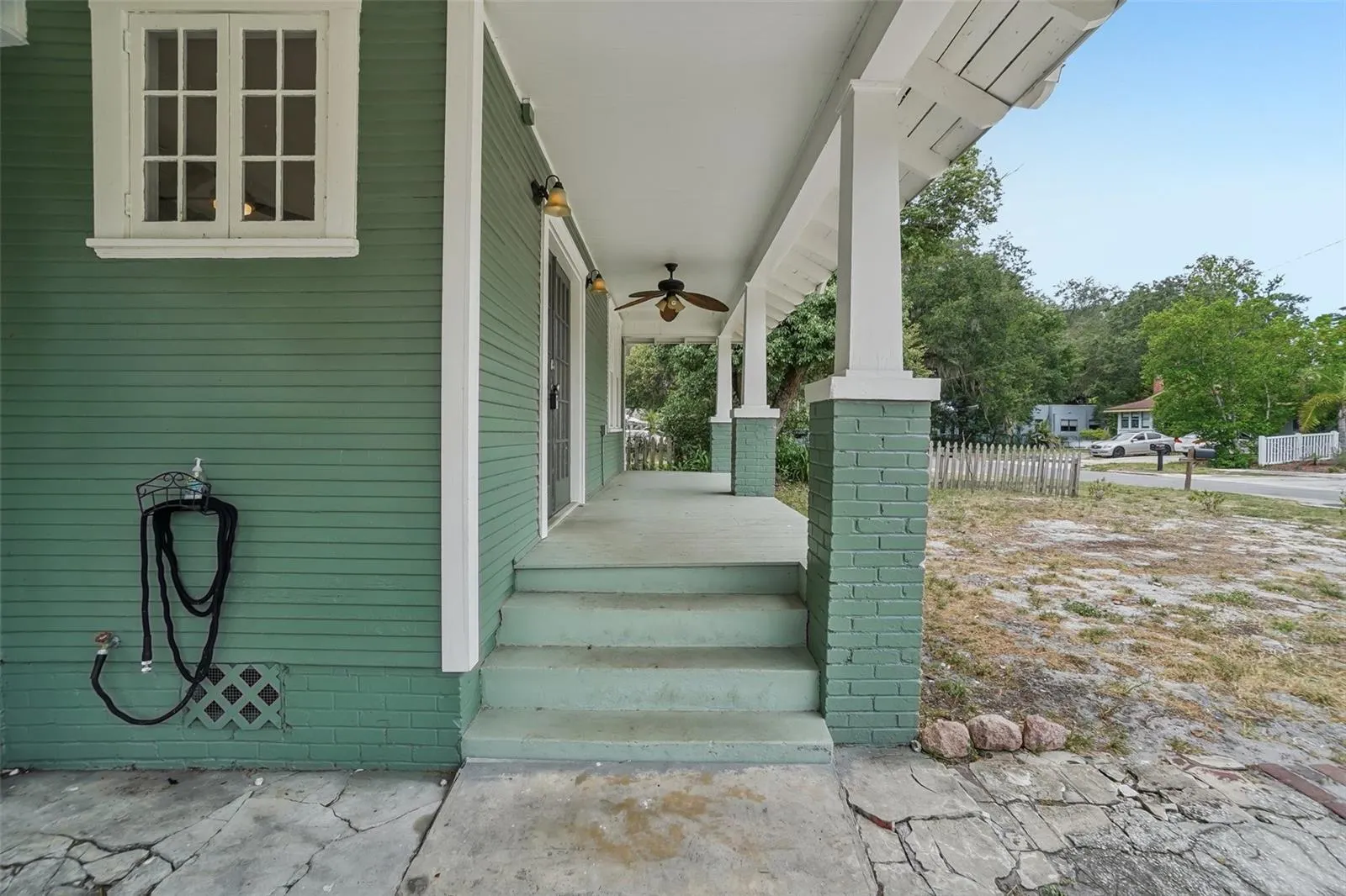 1533 E ELM RD