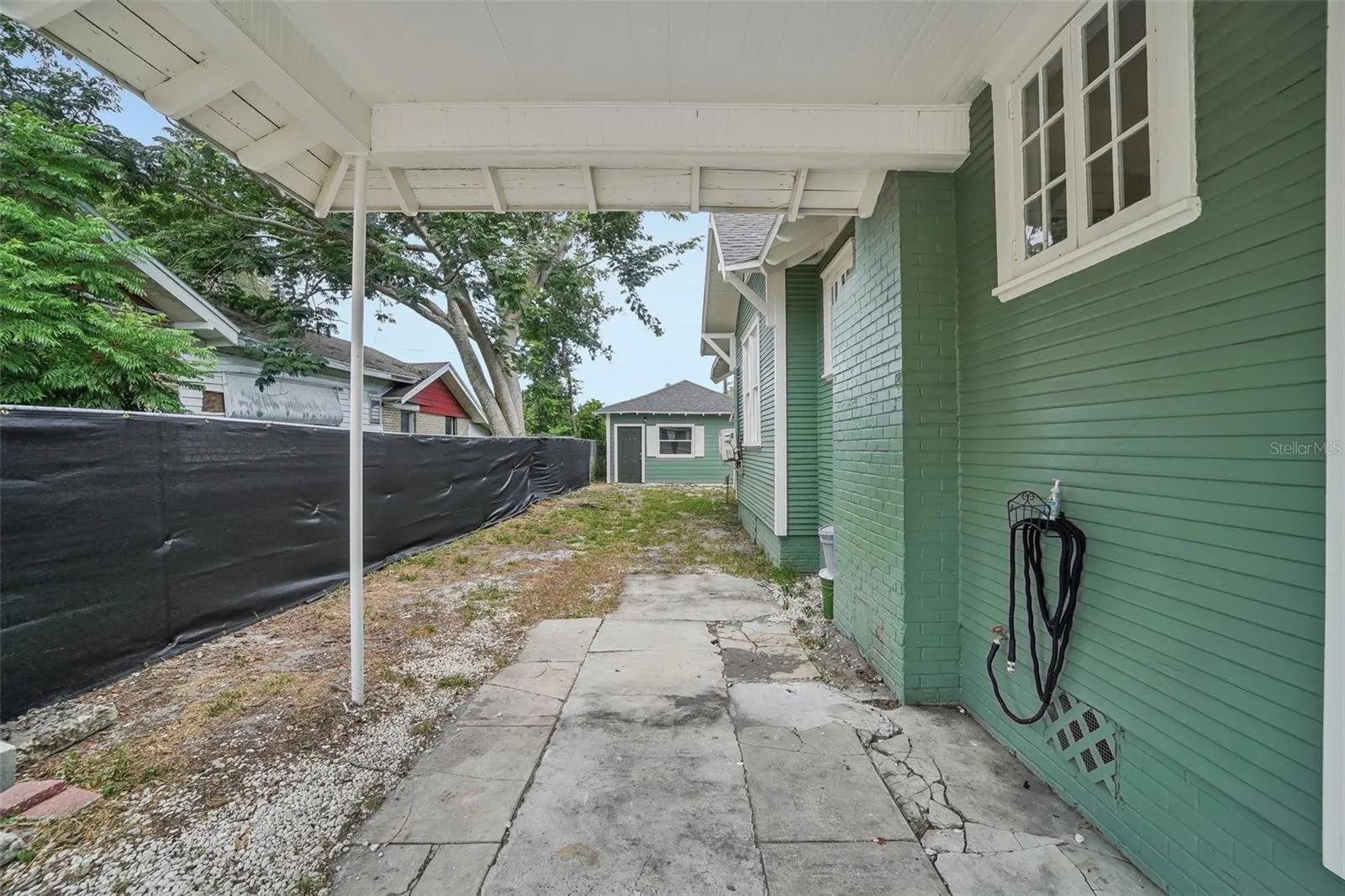 1533 E ELM RD