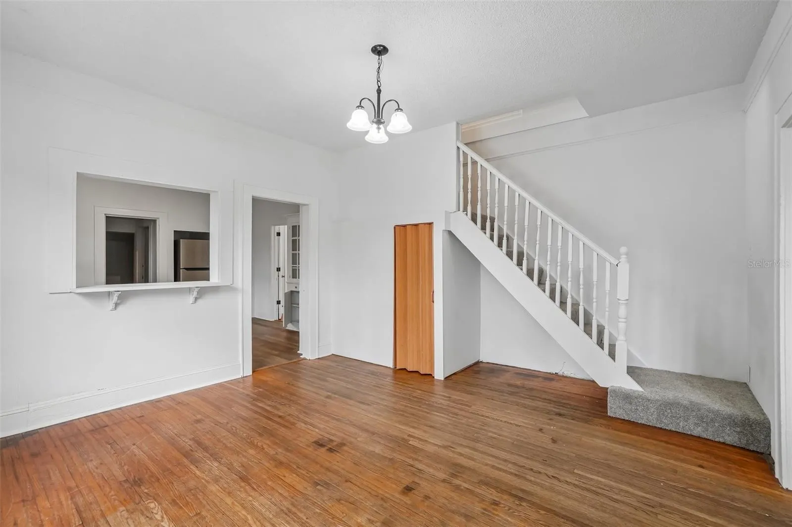 1533 E ELM RD