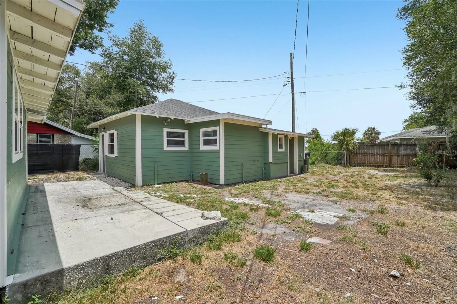 1533 E ELM RD
