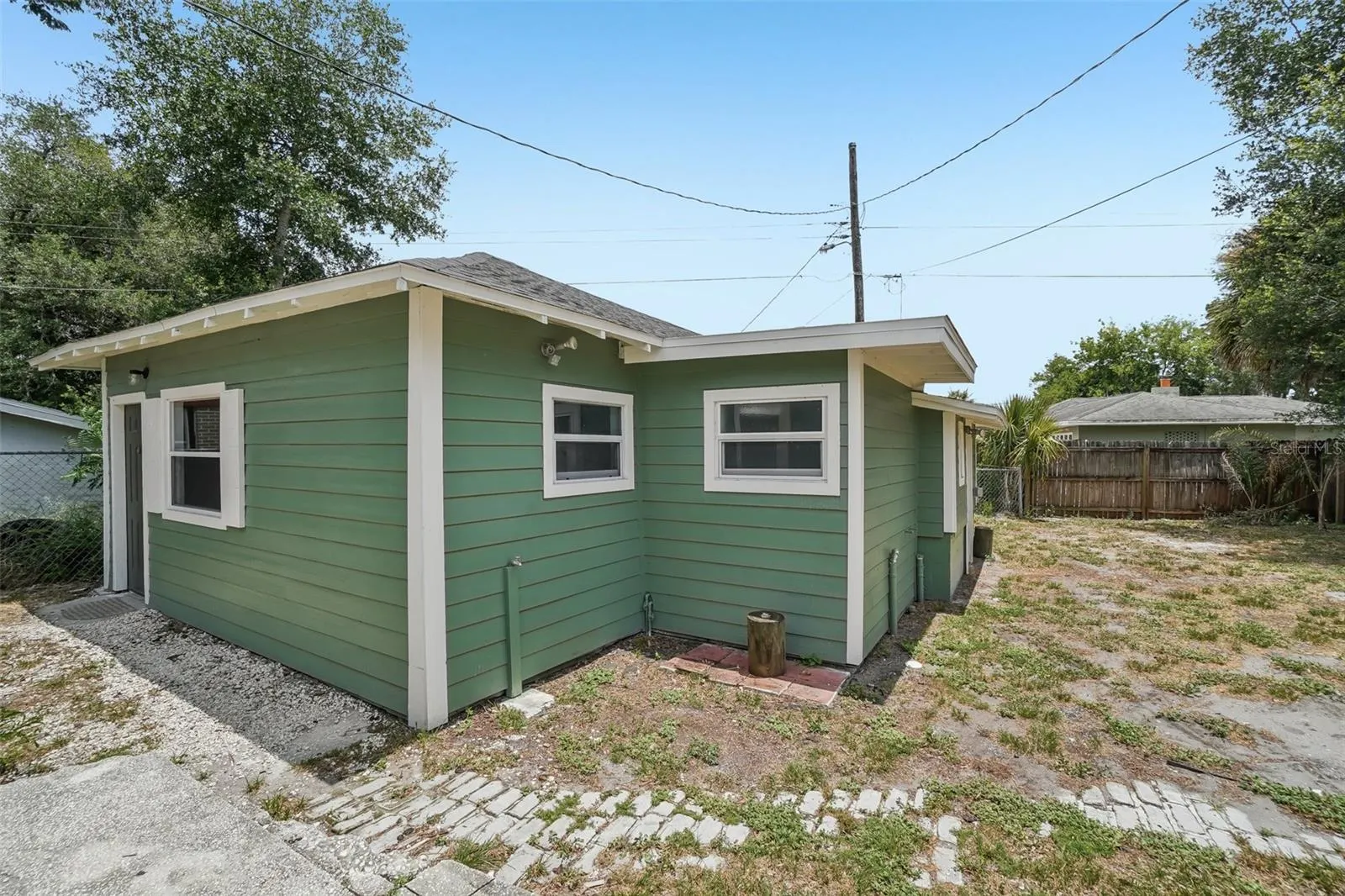 1533 E ELM RD