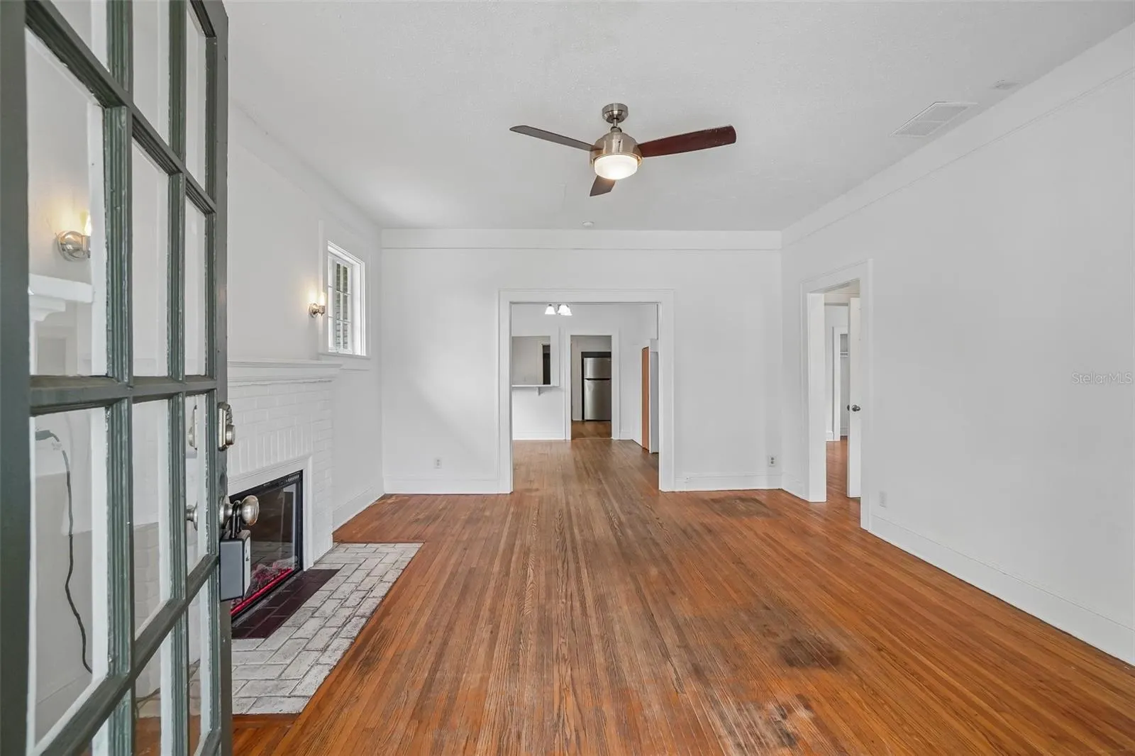 1533 E ELM RD