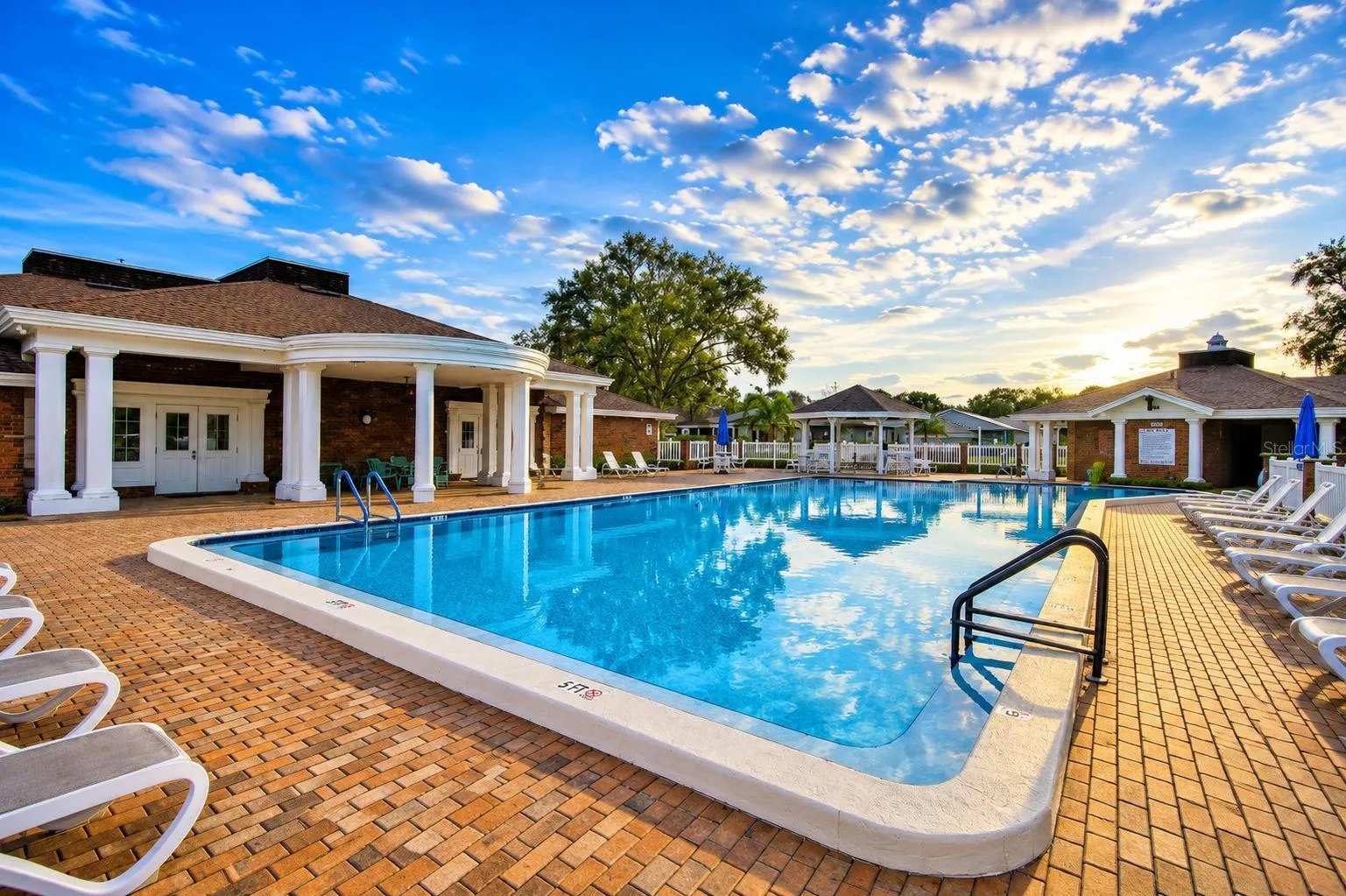 4930 COLONNADES CIR E