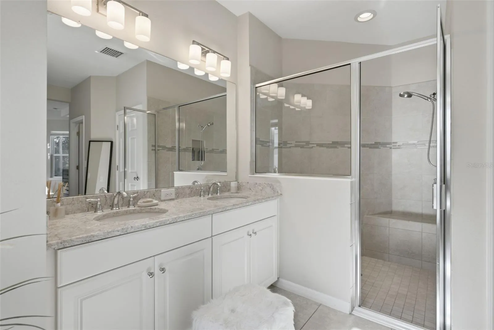 9009 SPRUCE CREEK CIR