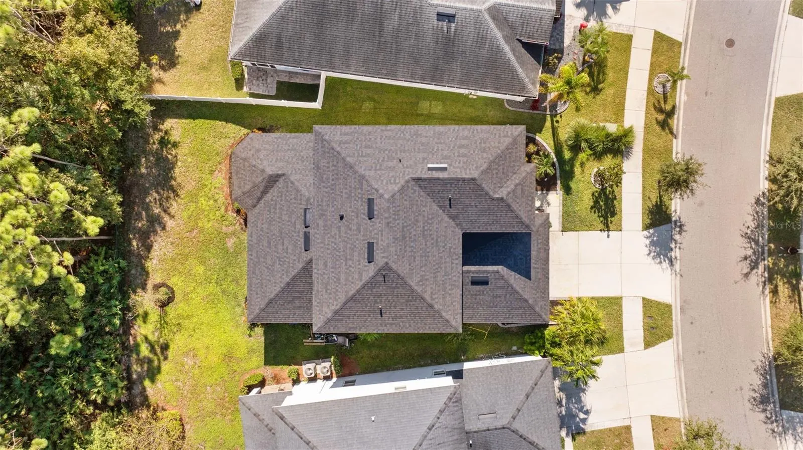 9009 SPRUCE CREEK CIR