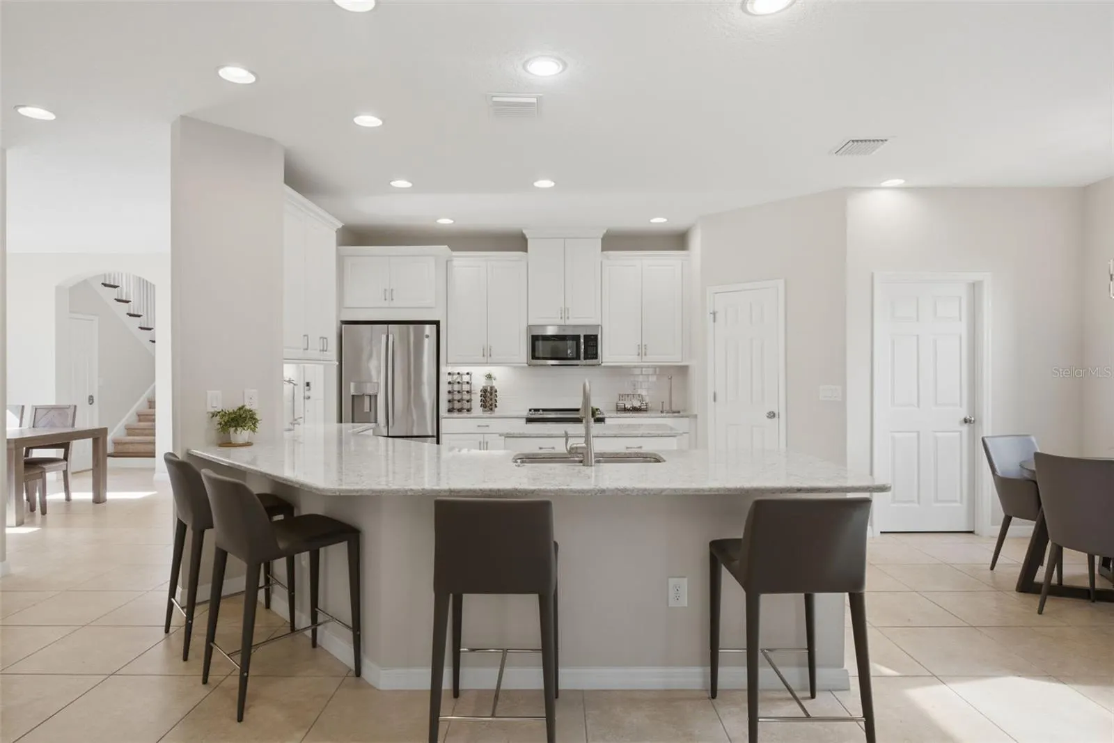 9009 SPRUCE CREEK CIR