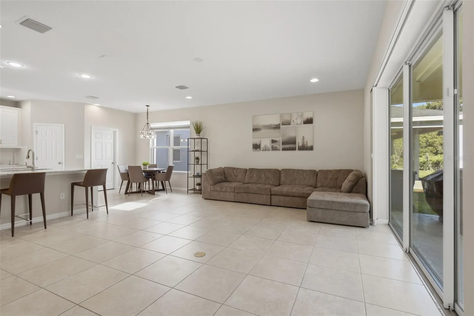 9009 SPRUCE CREEK CIR