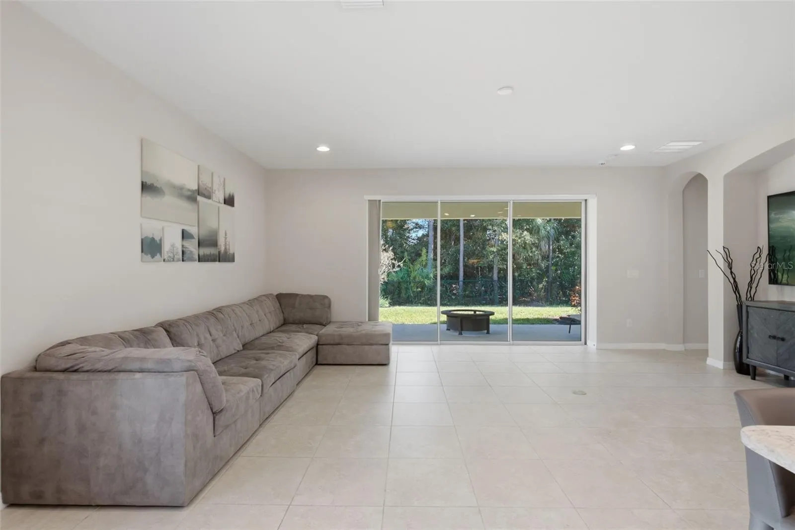 9009 SPRUCE CREEK CIR