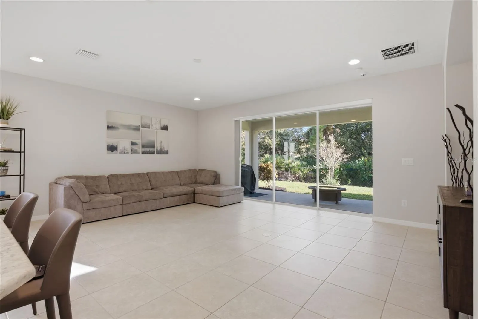 9009 SPRUCE CREEK CIR