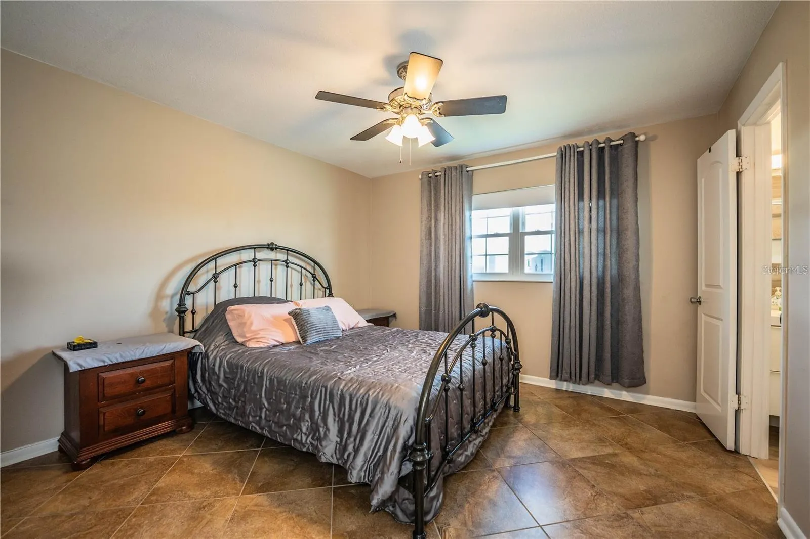 501 CAMEO DR