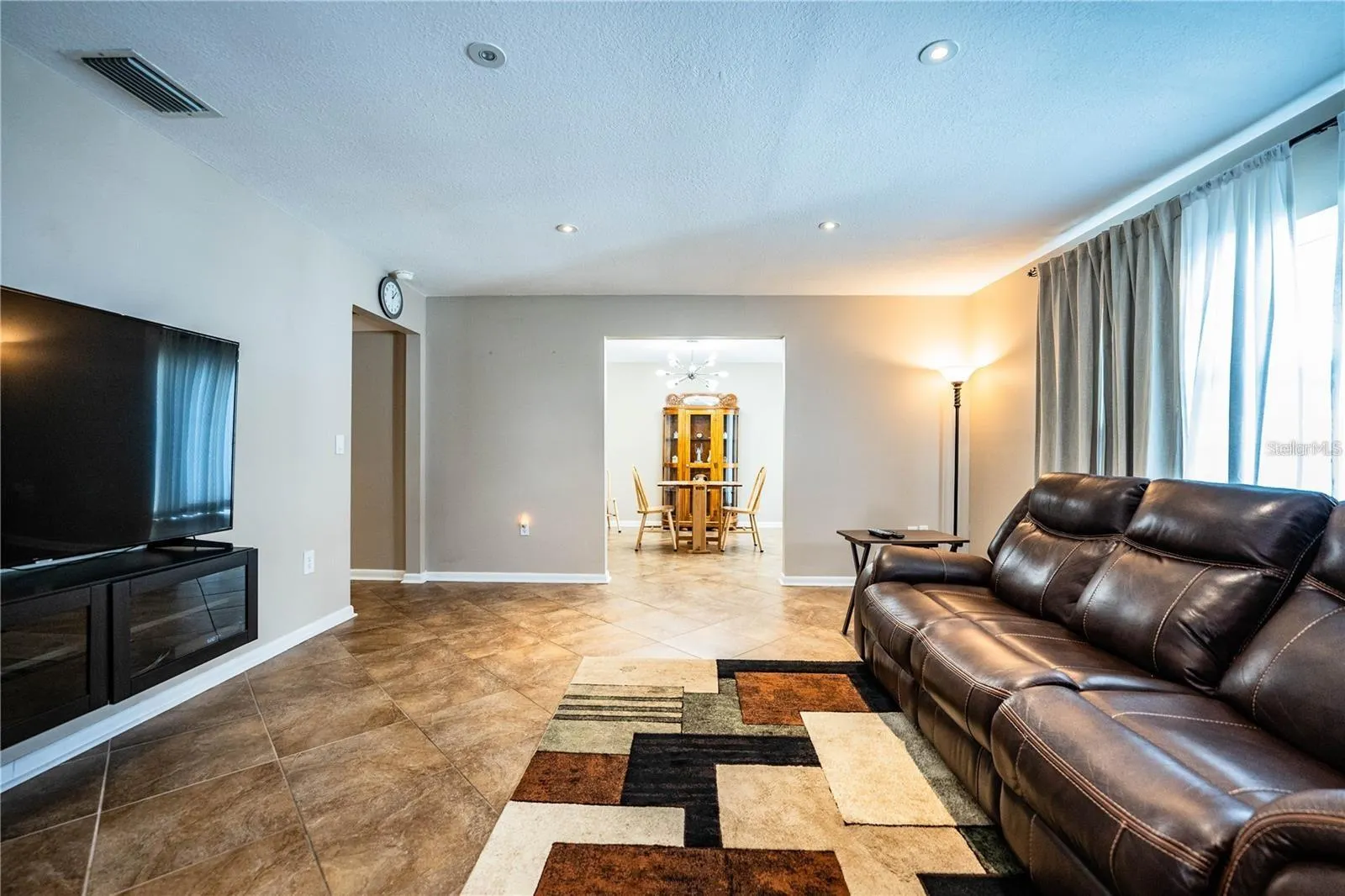 501 CAMEO DR