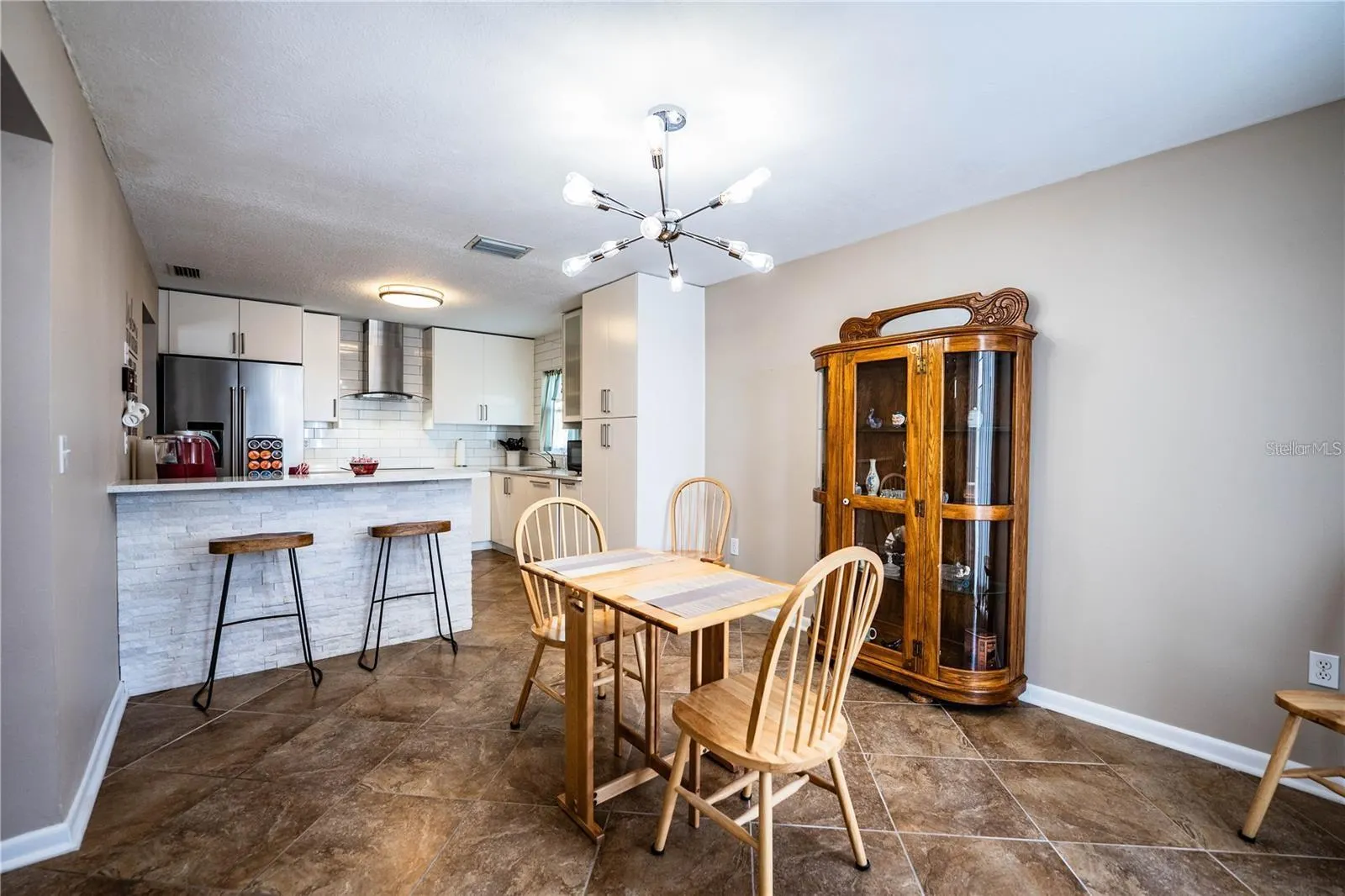 501 CAMEO DR