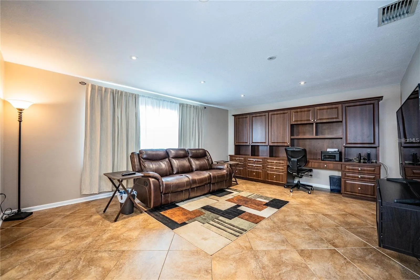 501 CAMEO DR