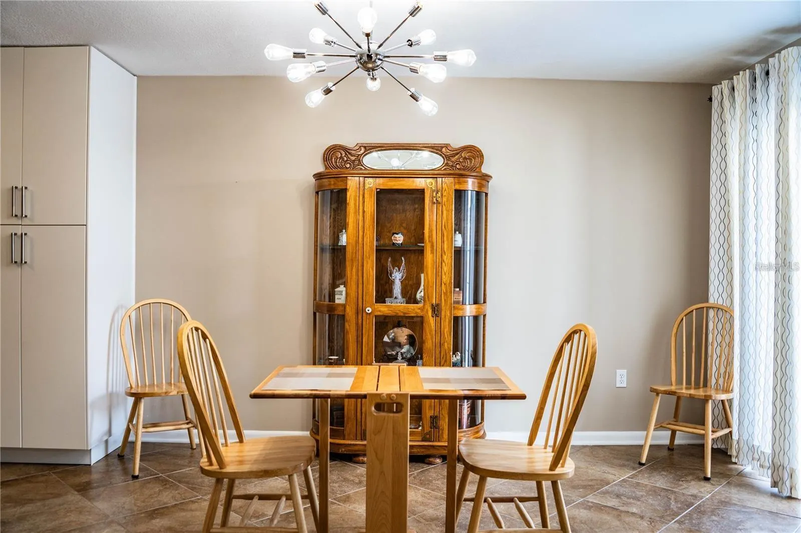 501 CAMEO DR