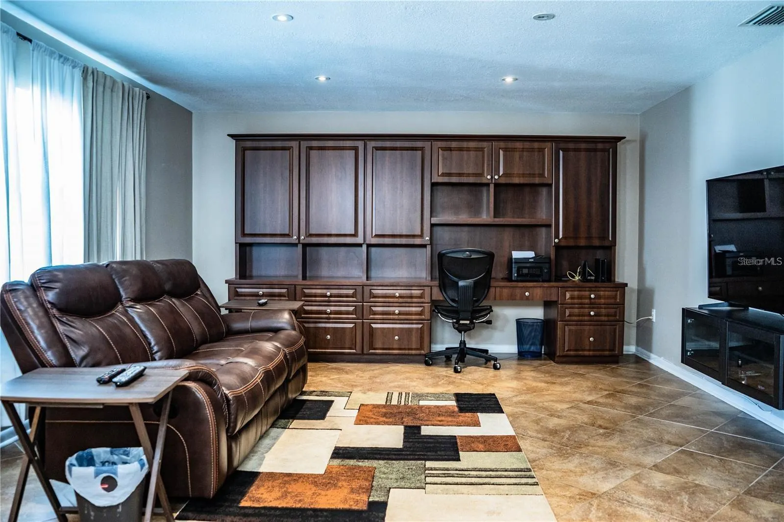 501 CAMEO DR