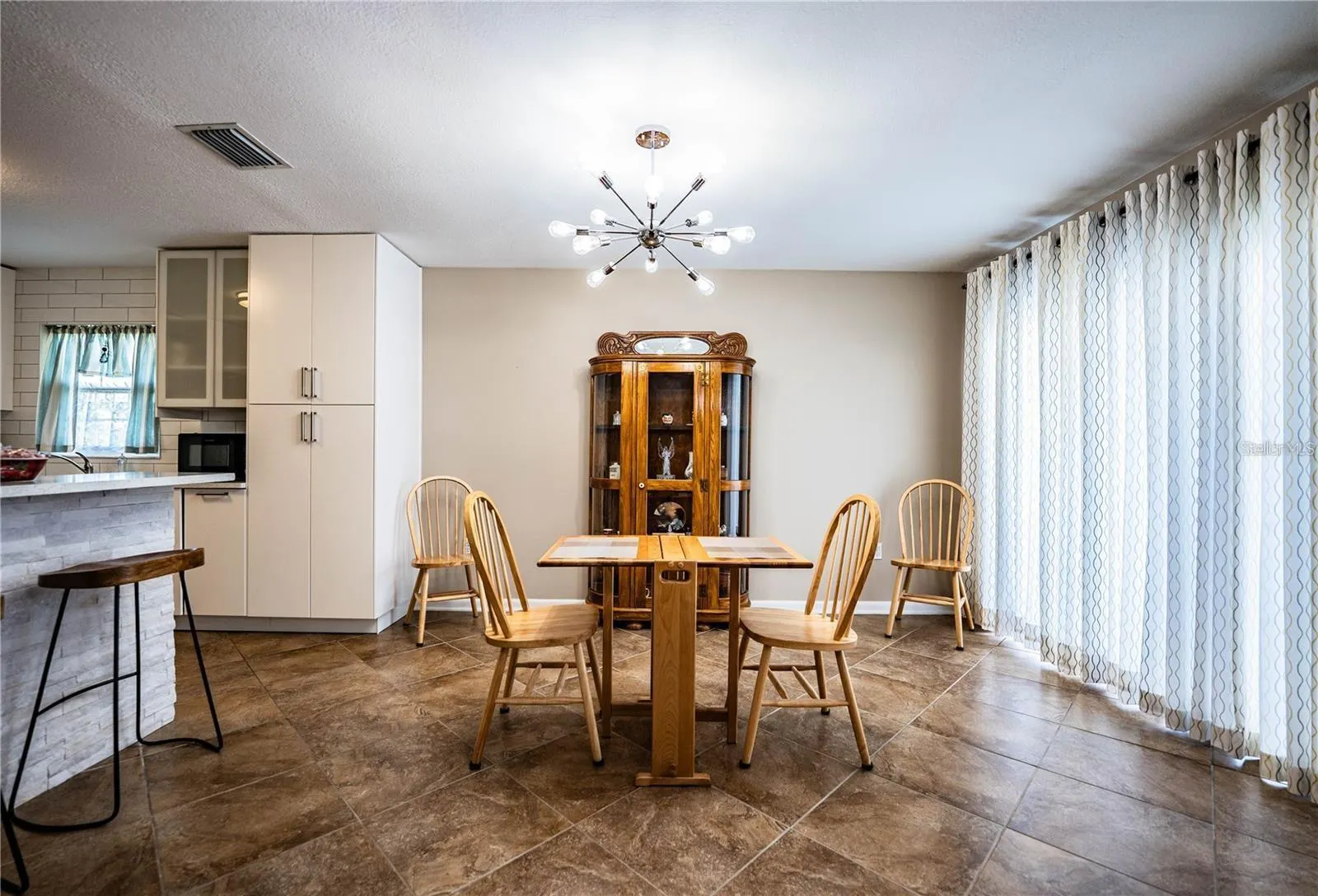 501 CAMEO DR
