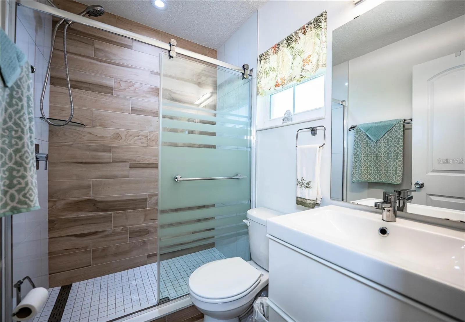 501 CAMEO DR