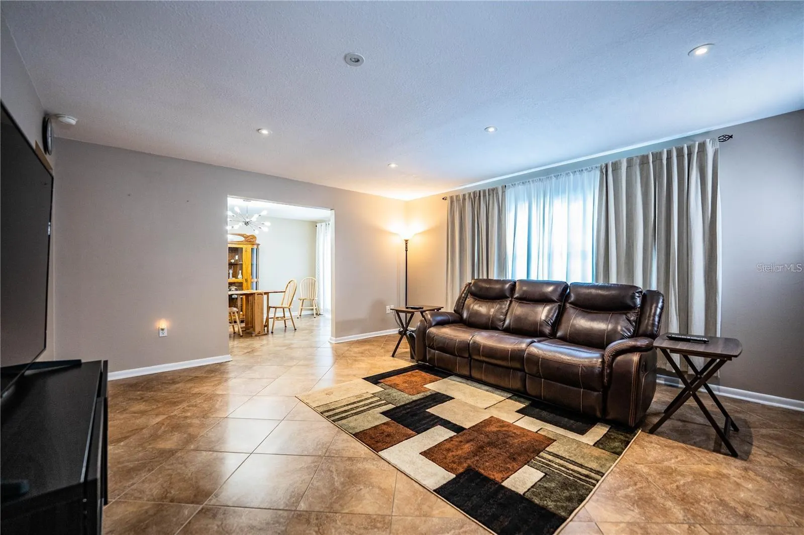 501 CAMEO DR