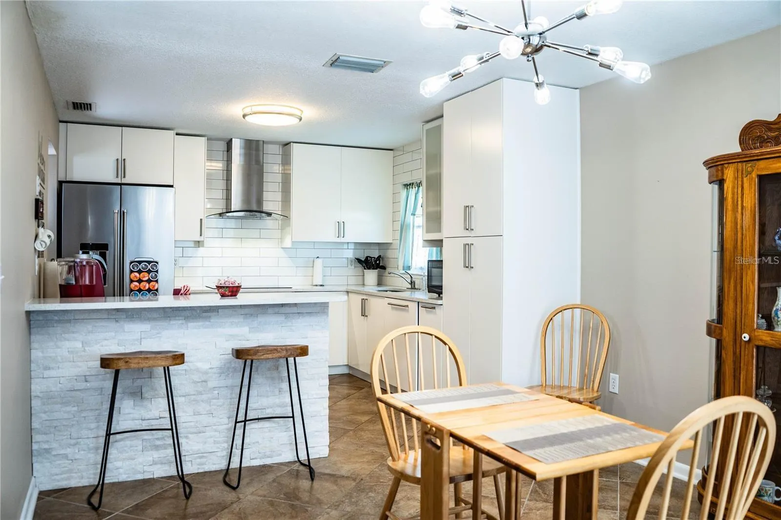 501 CAMEO DR
