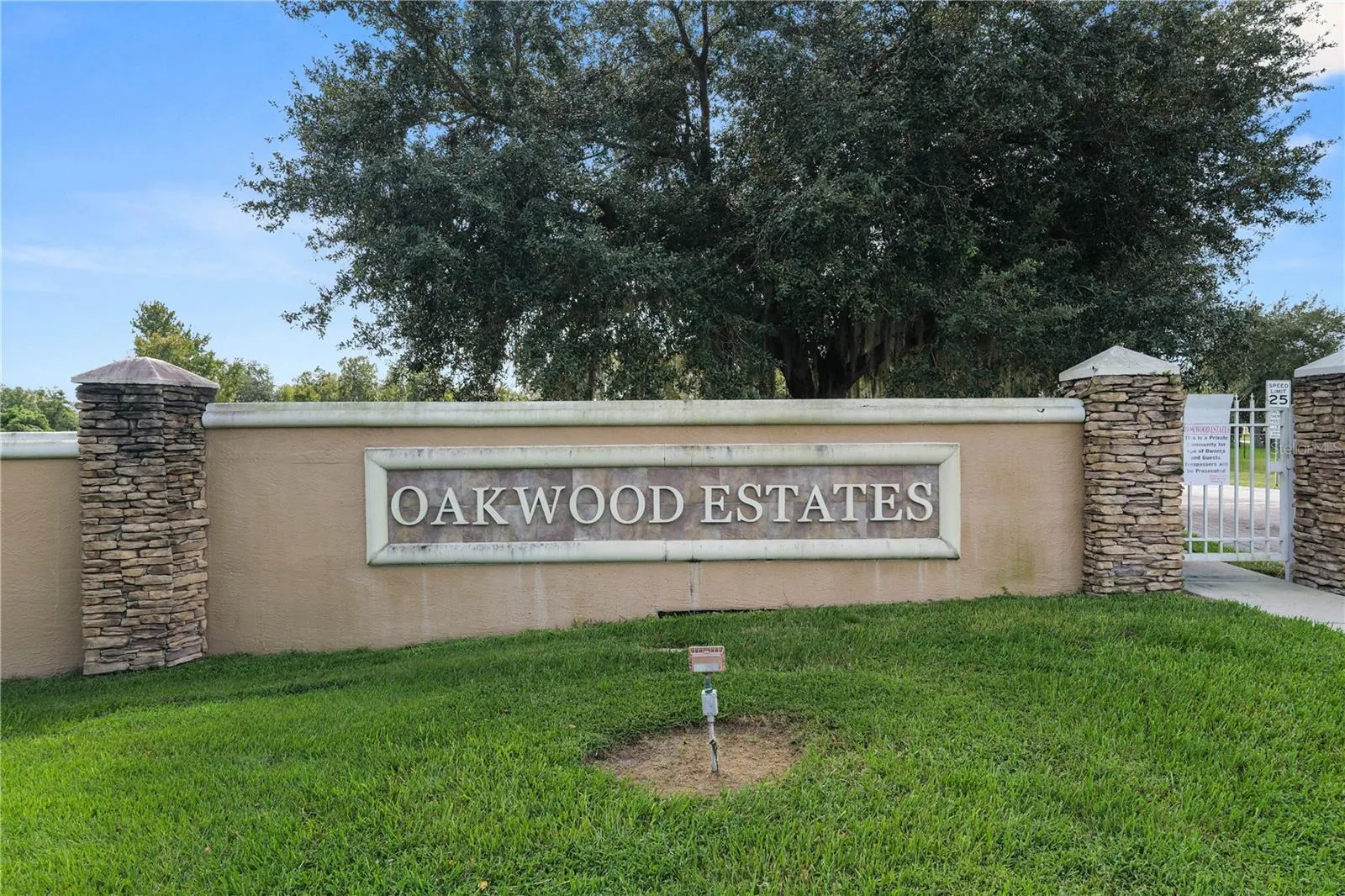 1703 OAKWOOD ESTATES DR