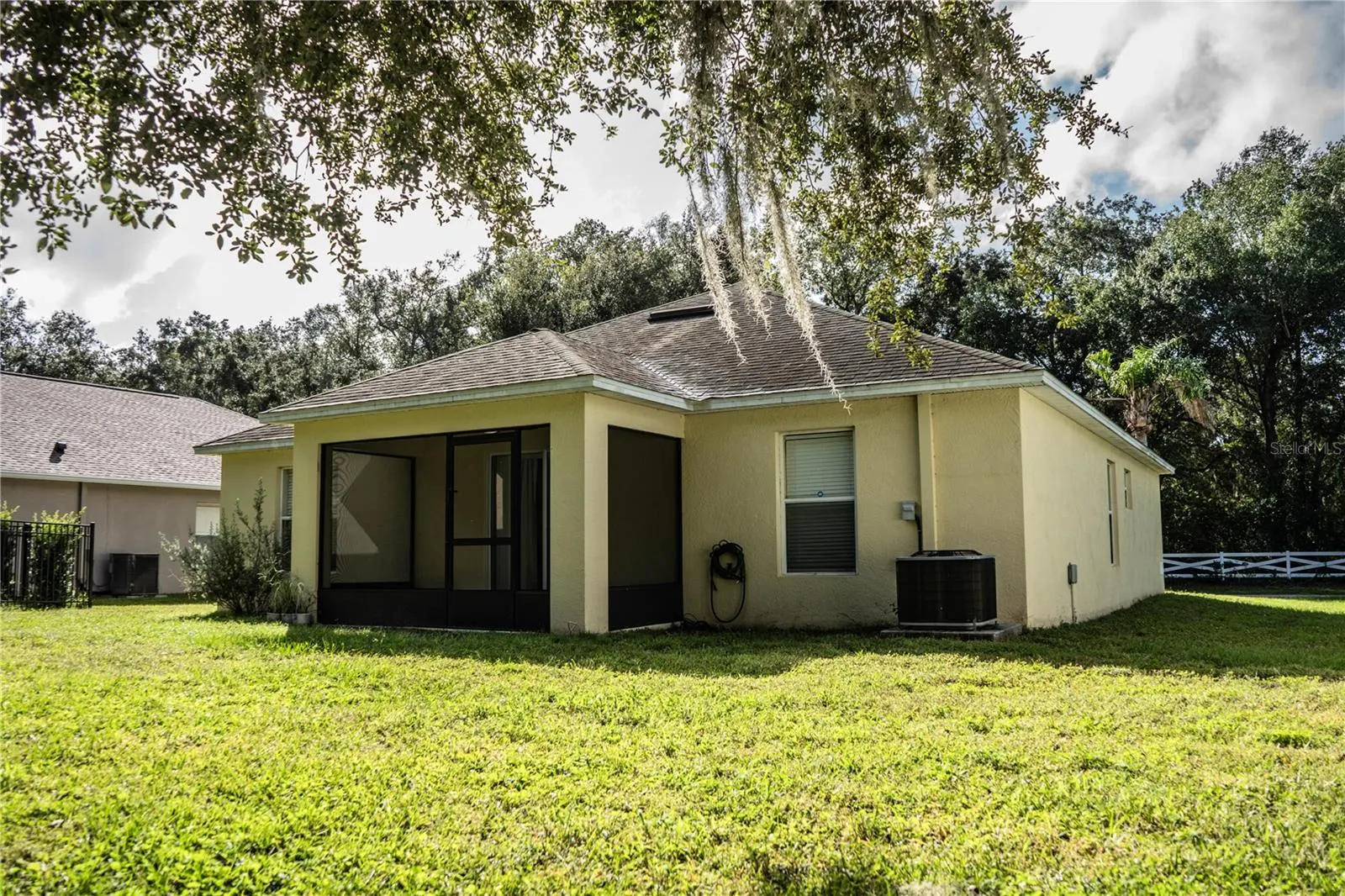 816 BARRISTER DR