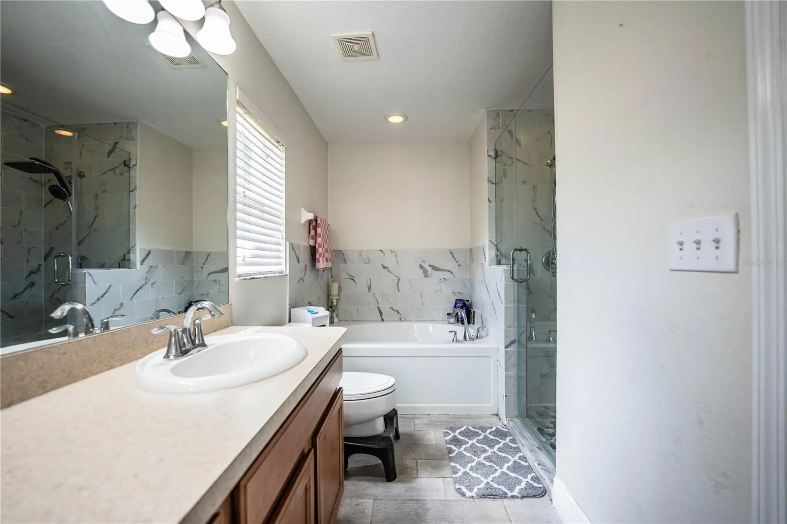 816 BARRISTER DR