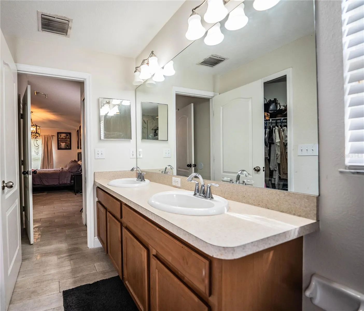 816 BARRISTER DR