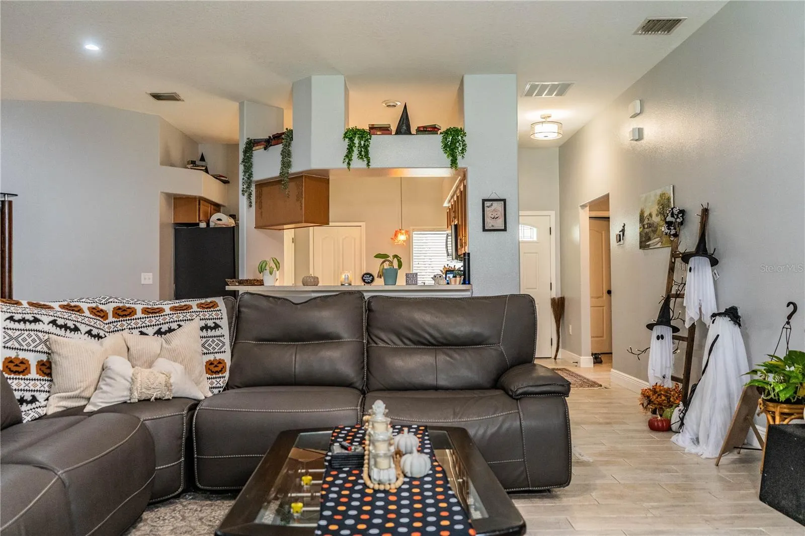 816 BARRISTER DR