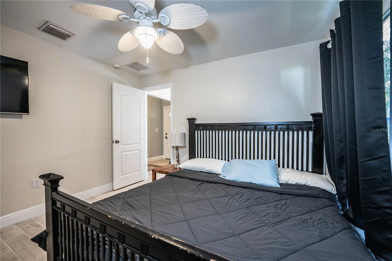 816 BARRISTER DR
