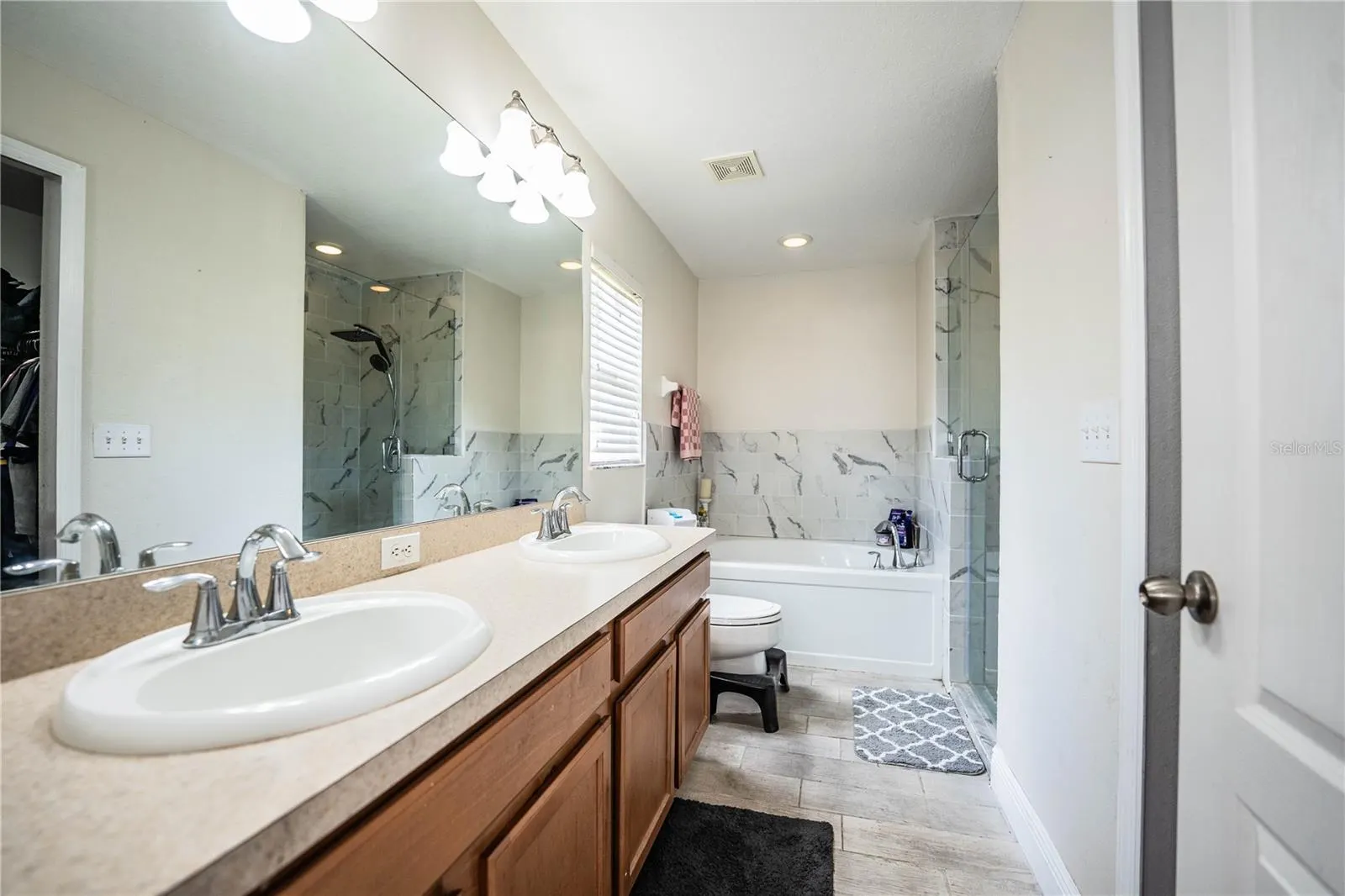 816 BARRISTER DR