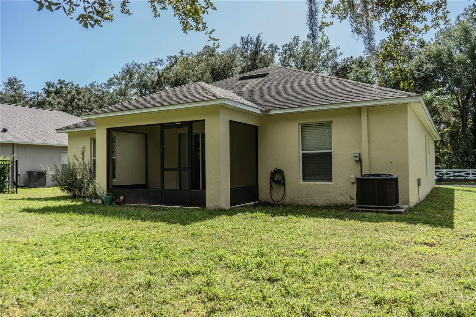 816 BARRISTER DR